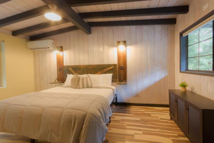 Destination Oak Creek 9 - with shared patio