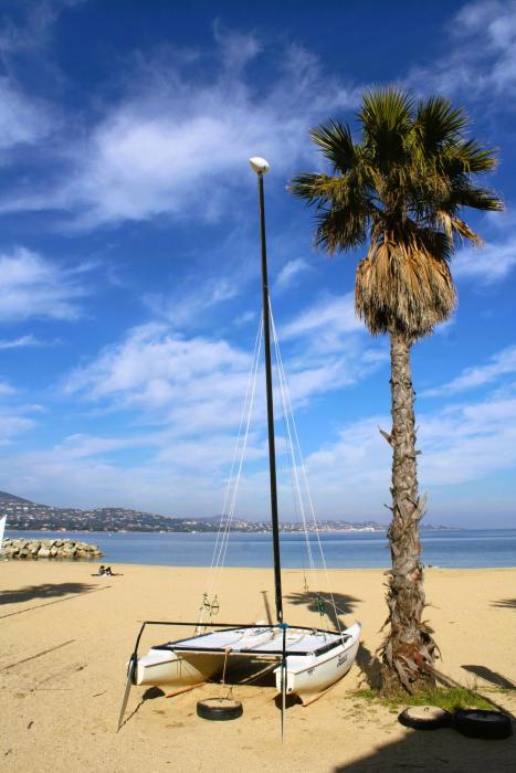 GASDON - Golfe de St-Tropez - Gassin - Studio cabine dans résidence avec piscine bord de mer