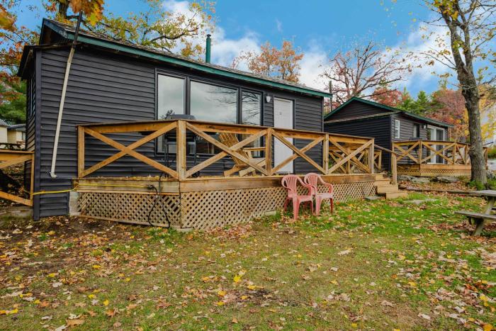 2-Bedroom Cottage #10 - Pitch Pine