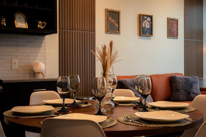 Heart of Downtown - 2BR with City View and Gym Access