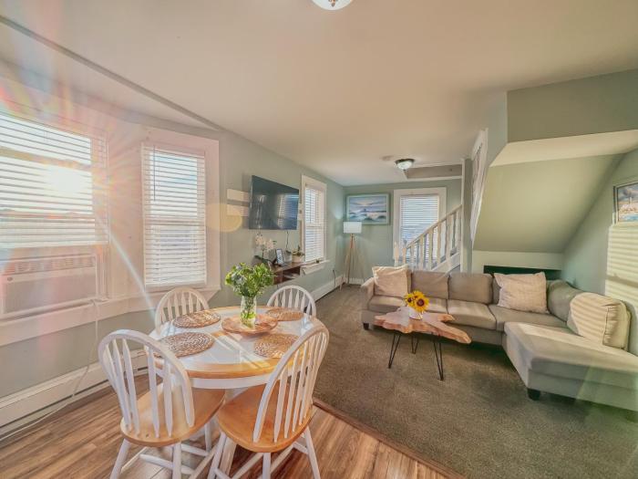 Entire Lovely 3 Bedroom, 2 Bathroom Apartment! 1 Block to the Beach and Boardwalk!