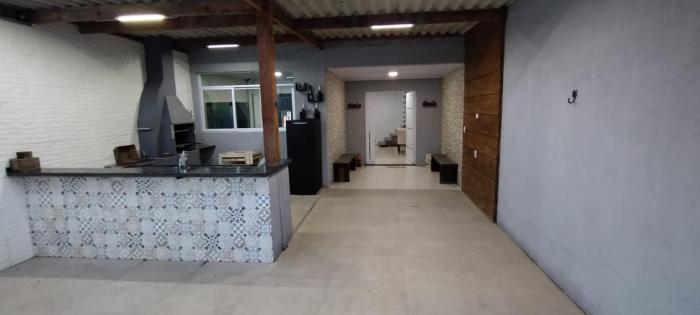 House in Caraguá bordering São Sebastião