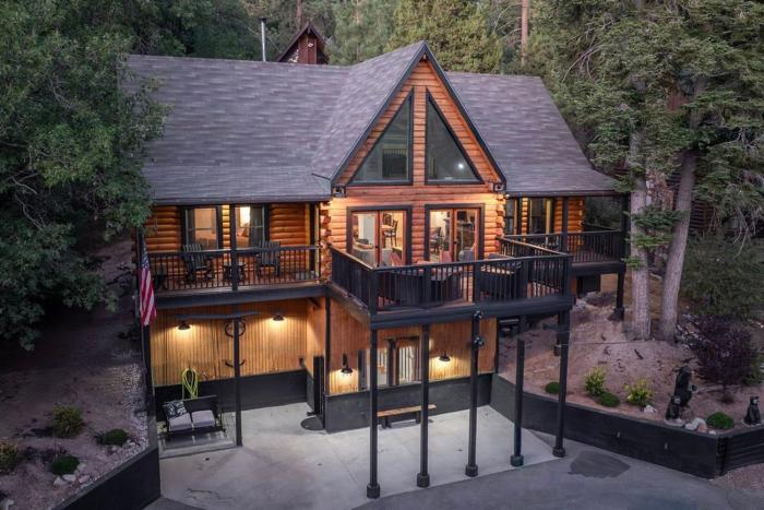 Le Vonde Chalet - Luxury log-style, Hot Tub, Game Room, Fire Pit, Walk to Slopes
