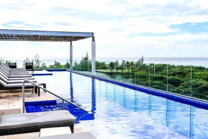Happy Vibes Getaway with Stellar Oceanview Roof Pool!