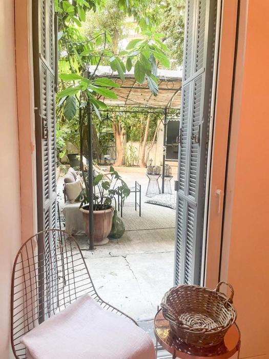 Appartment with private garden in city center Nice