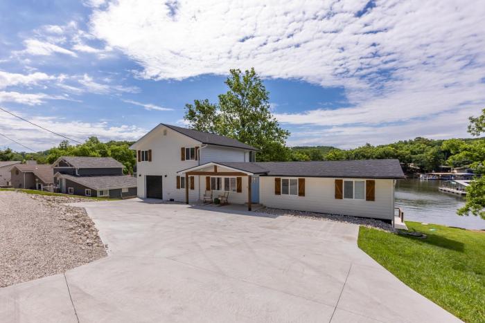 Great Location & Lake Views, Boat Slip