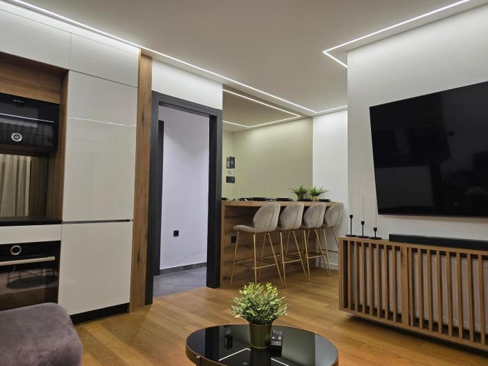 Osijek LUXURY Center Apartment - self check in, 2 parking spaces, balcony, elevator