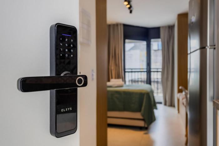 Belo Studio na Liberdade | Piscina, Varanda, Wi-Fi