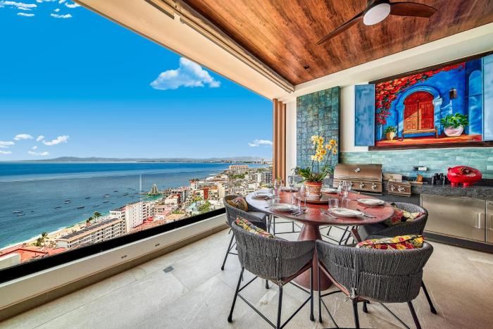 Oceanview Terrace, Pool, BBQ and Designer Touches