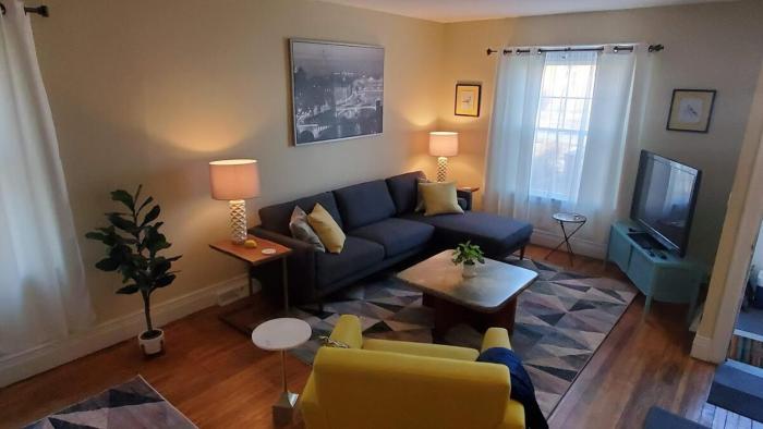 Vintage Soul, Modern Style - Large 3 Bedroom Duplex