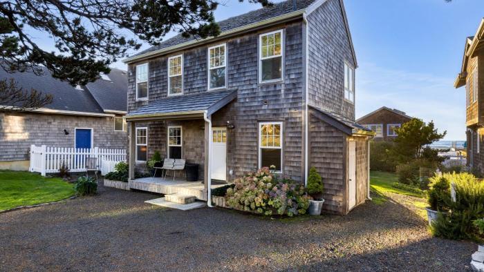 Beachside Retreat w Hot Tub Balcony Dining Blue-Ceiling Charm Sea Cured by AvantStay