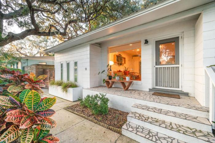 Midcentury Bungalow with hot tub-walk to amphitheater and downtown