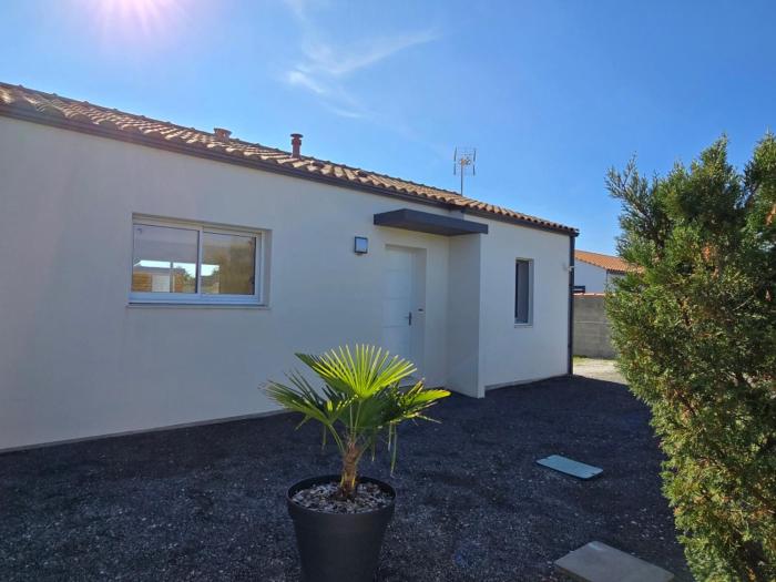Maison calme 4 pers. à 3km de la mer avec jardin, clim, TV, vélos, BBQ et hamac - FR-1-777-20