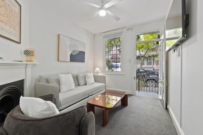 2BR Darlington Home for 6 with Balcony