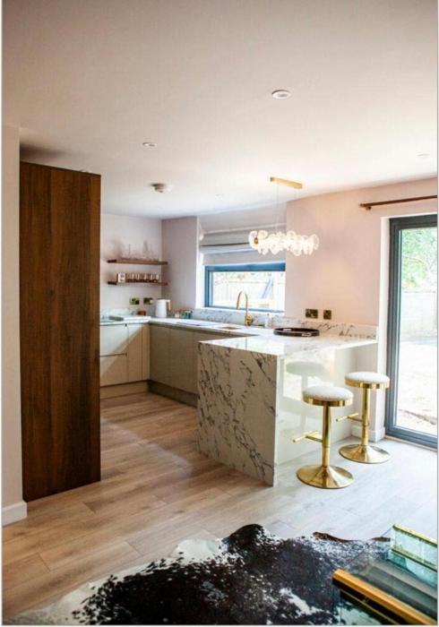 Elegant Contemporary Private Bungalow