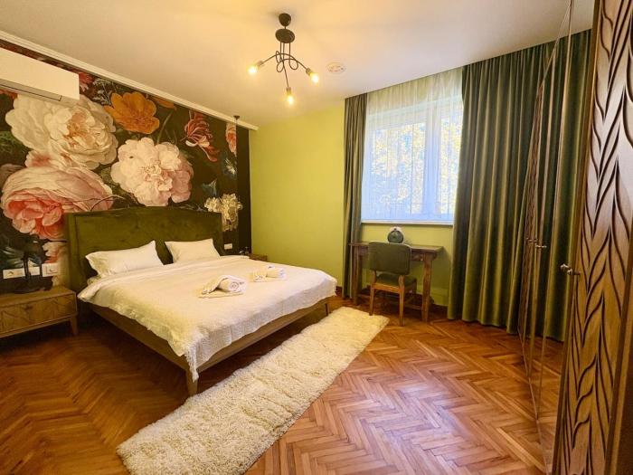 Boutique Central 2 BR Apartment