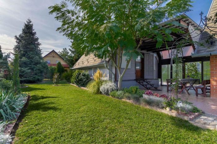 Holiday home in Balatonkeresztur 38169