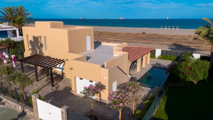 La Esquinita, Villa 1ª línea Puerto Rey