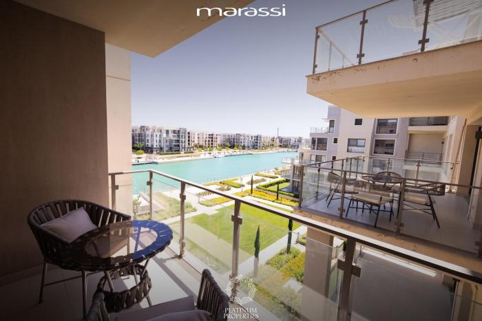 Canal view chalet in Marassi