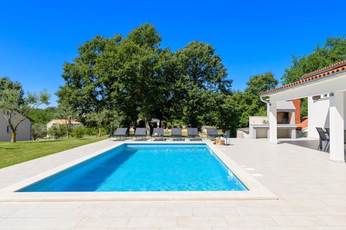 Villa Piljan by Istrialux