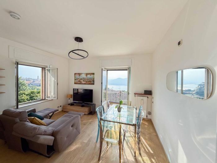 Spacious & modern, short drive to lake & mountain