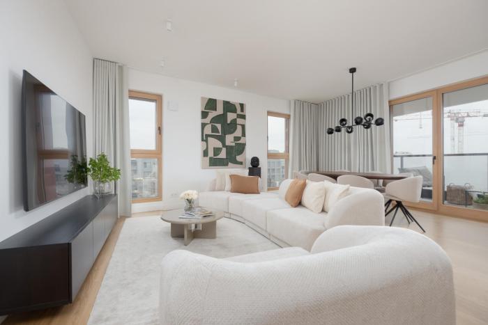 Towarowa Towers Prestigious Apartments with Parking & AC by Renters Prestige