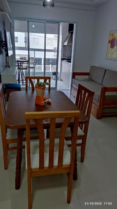 Apartamento na Praia das Toninhas em Ubatuba 350m da praia -2 quartos sendo 1 suite, piscina, varanda gourmet com churrasqueira, ar condicionado, cozinha completa, duas garagens