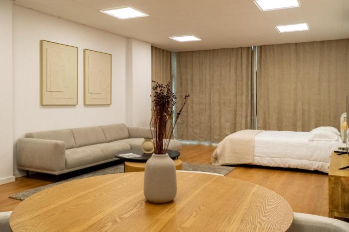 Business office - Studio with garage