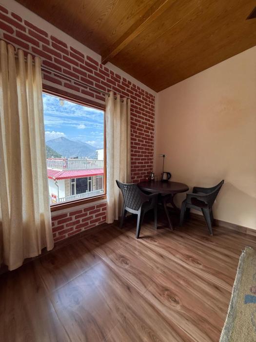 Chandra homestay kainchi dham
