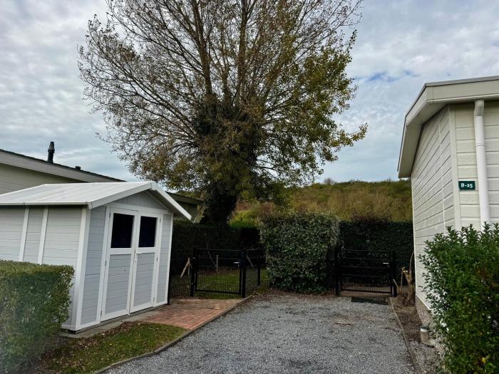Breskens Chalet am Strandaufgang mit Zaun Haus Nr B025