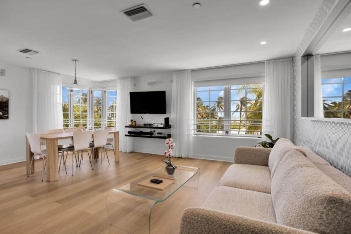 Peaceful 2BR Condo with Ocean Views on Ocean Drive South Beach