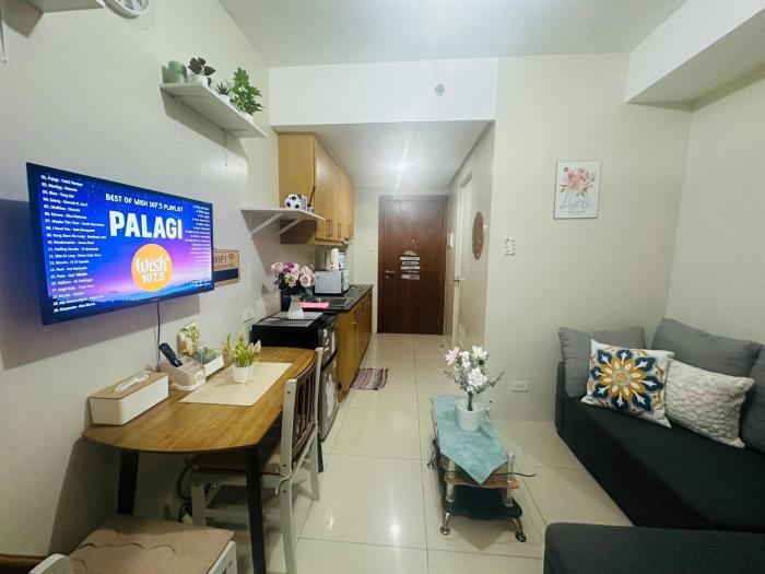 Cheerful Pasay Getaway - Entire Apartment for Rent