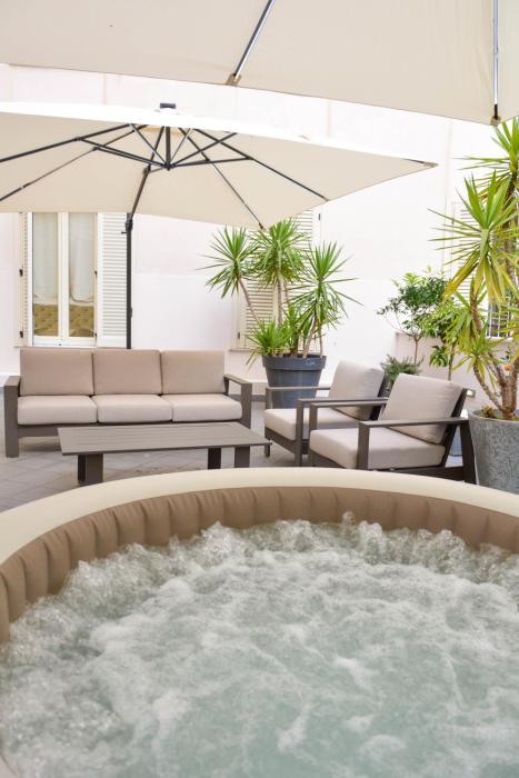 Fontana Trevi Mansion