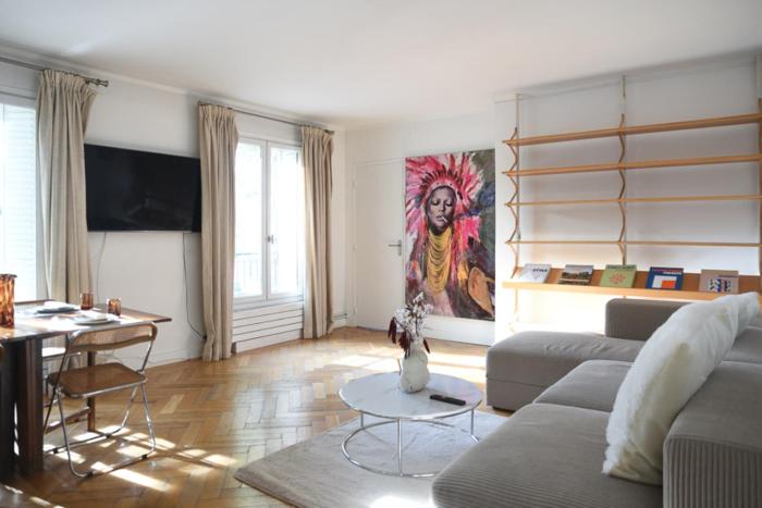 100 m with Seine view Marais near Notre-Dame