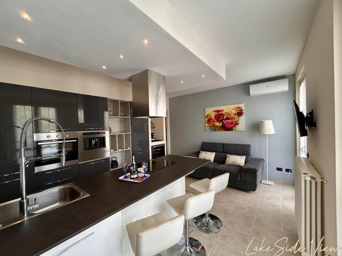 LakeSide View Apartment