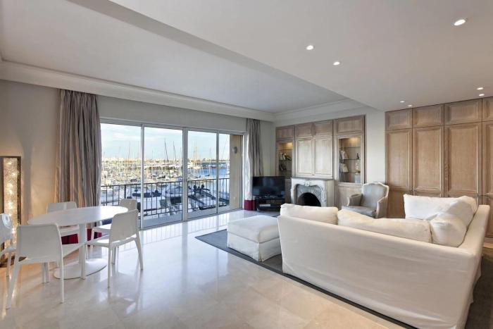 REF 847 - Cannes Center - Sea view apartment for rent