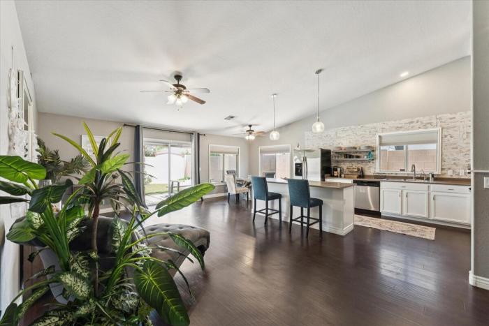 Desert Oasis STV QC Salt Pool and Baja Deck