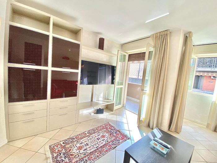 Nel Cuore di Viale Certosa, tra Centro Città, Rho Fiera Milano e Stadio San Siro, con parcheggio gratuito privato