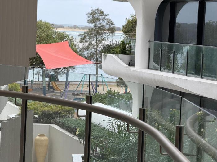 THE COSMOPOLITAN COTTON TREE Hideaway at 10310