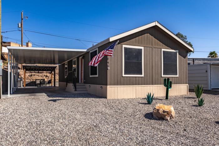 Desert Escape close Trails & River