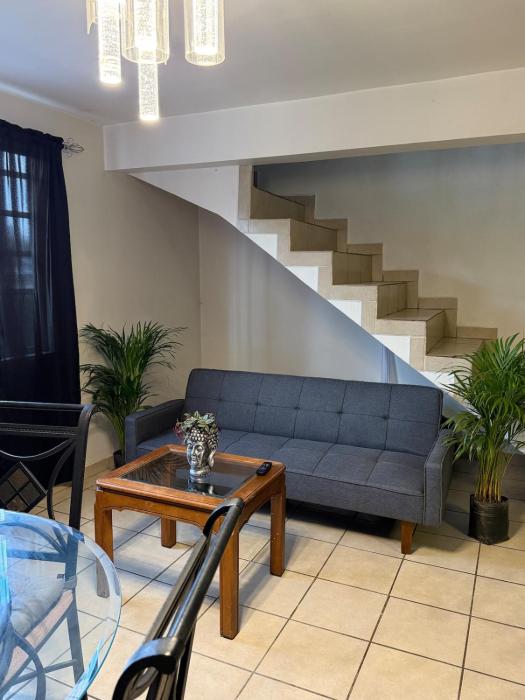 Apartment minutes from the consulate