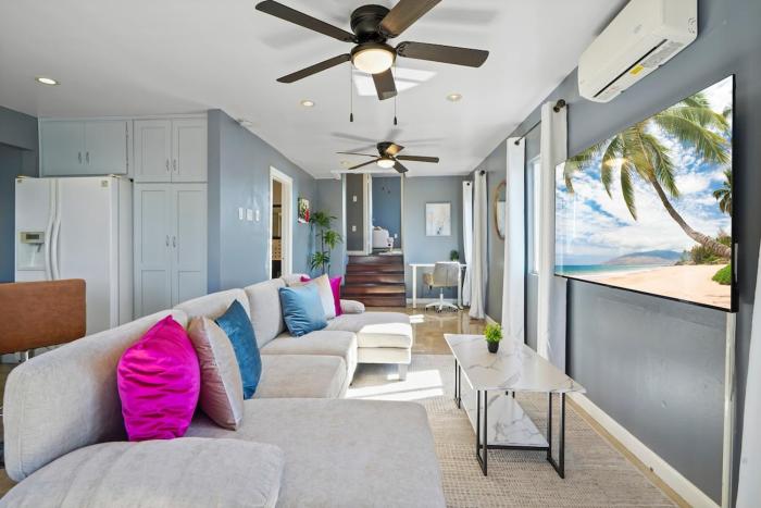 Darling 2 bedroom 1 bathroom Highland Park Home with Jacuzzi and View