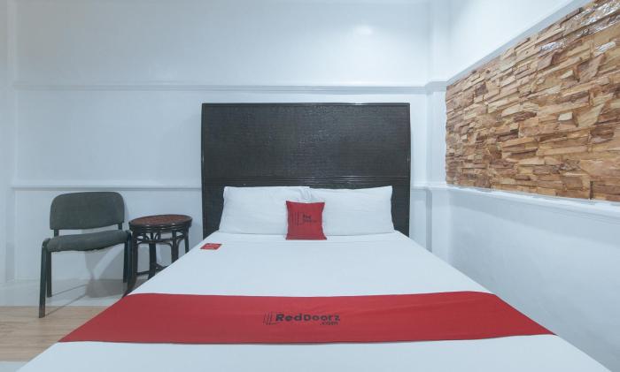 RedDoorz at LFamili Hotel Boracay