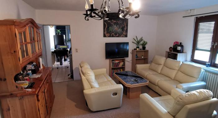 Komfort Ferienhaus mit Garten, 4 Zimmer, 8 Betten, eigene Küche, Bad WC, Gratis Frühstück, Parkplätze und WiFi, so privat wie zu Hause