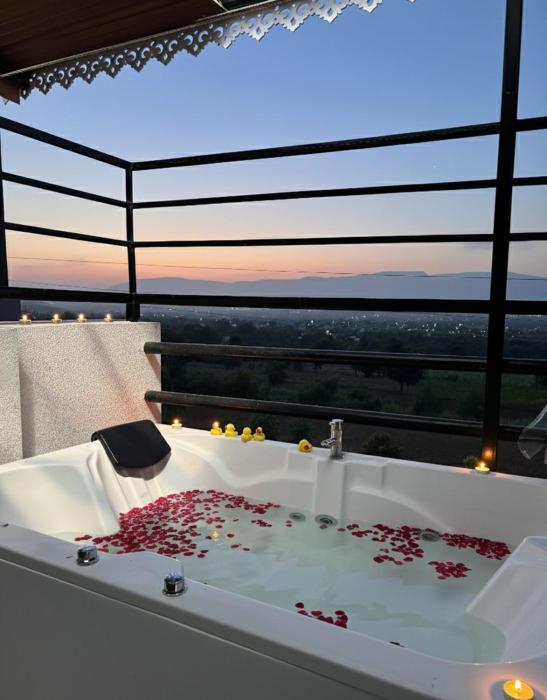 Viharikas Jaccuzzi Deck Villa