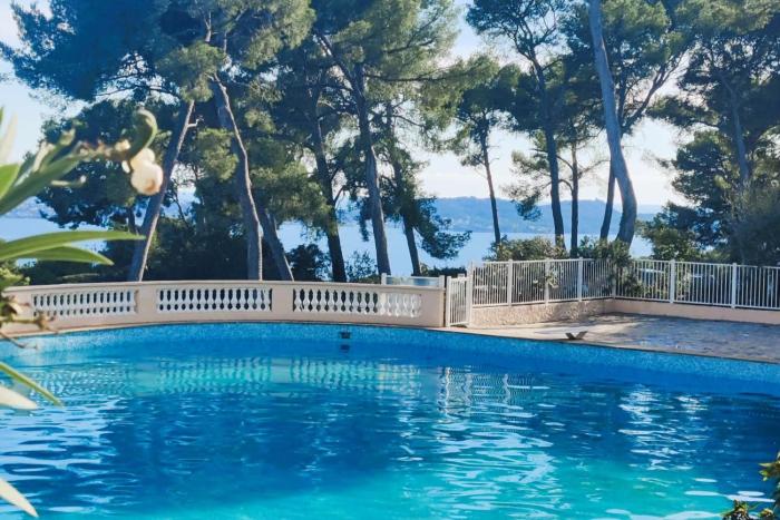 Peaceful stay with pool and stunning views