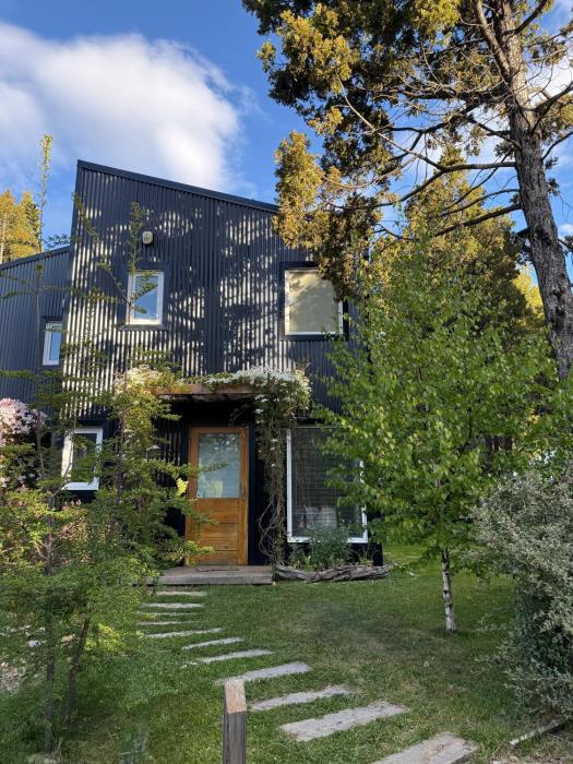 Casa moderna a metros del lago Gutierrez - Ñire