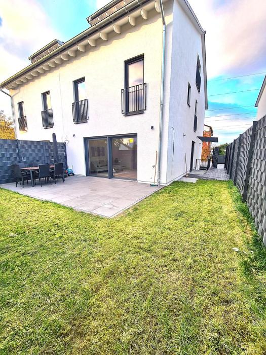 Modernes Neubauhaus ca 200 qm Nähe vom Flughafen