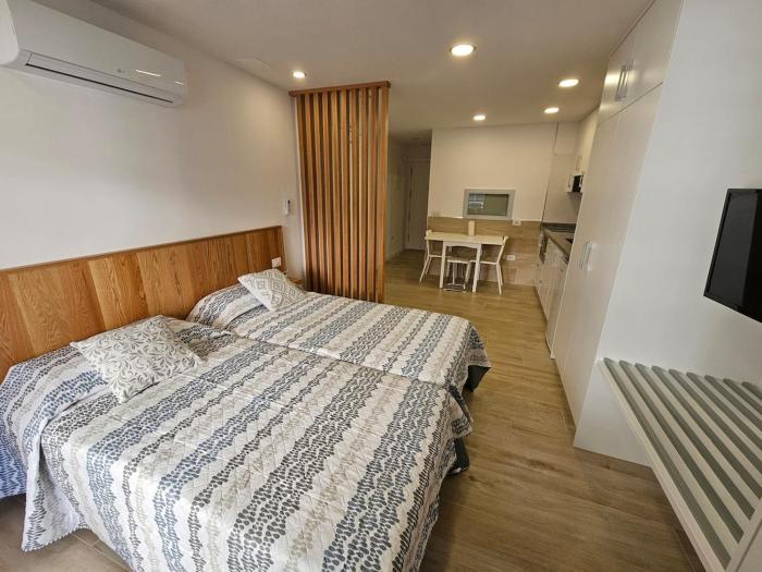 Studio 5 minutes from the beach, with air conditioning