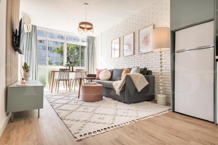 Apartment with balcony, pool and beach nearby REMS